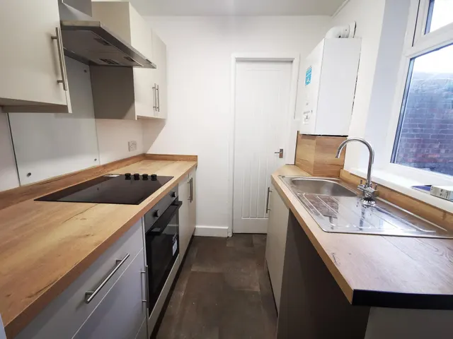 Bensham Crescent, Gateshead, NE8, photo 2