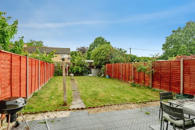 Woodfield Road, Crawley, RH10, photo 1