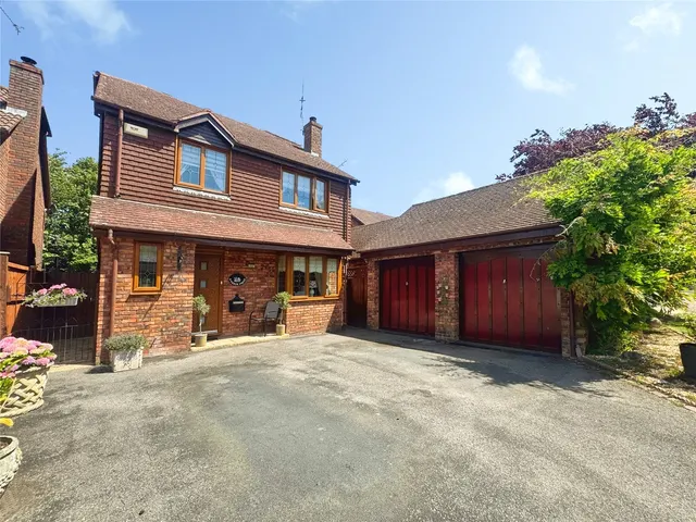Vetch Field, Hook, Hampshire, RG27 9SL, photo 1