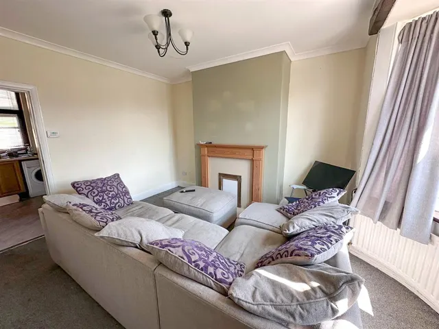 Photo 3 — Hillcrest Avenue, Silsden, BD20 9NH
