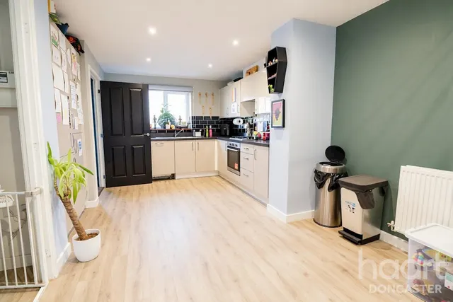 Blossom Crescent, Balby, DN4, photo 3
