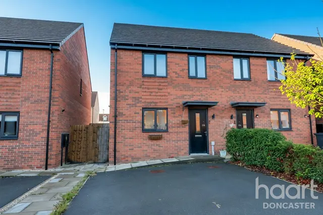 3 bedroom house, Blossom Crescent, Balby, DN4