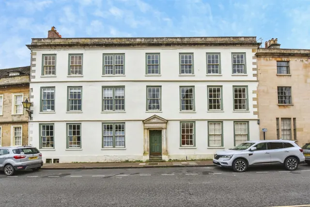 St. Mary Street, Chippenham, photo 1
