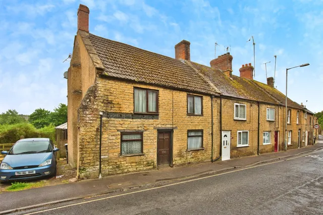 East Street, Crewkerne, photo 1