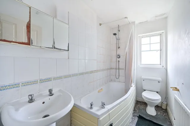 Photo 3 — 9 Baldwin Gardens, Hounslow