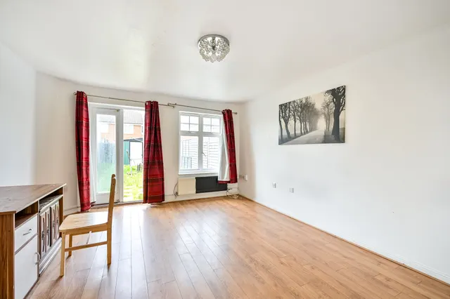 Photo 2 — 9 Baldwin Gardens, Hounslow