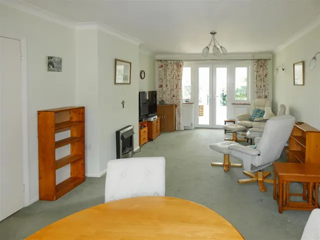 Chaucer Avenue, Rustington, photo 3