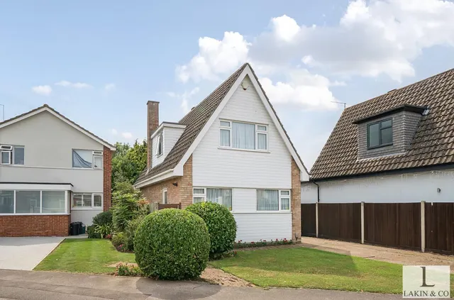 Ashbury Drive, Ickenham, UB10 8BN, photo 1