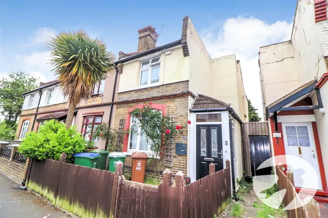 Moat Lane, Erith, DA8, photo 1