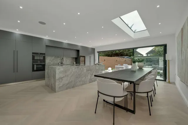 Couchmore Avenue, Esher, KT10, photo 1