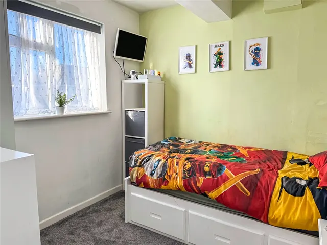 Photo 3 — Field Way, Aldershot, Hampshire, GU12 4UG