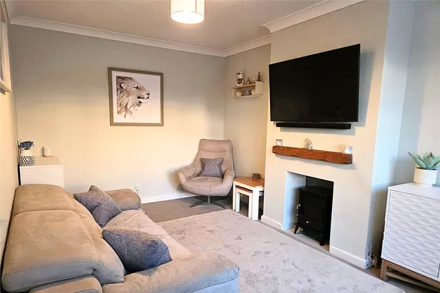 Photo 2 — Field Way, Aldershot, Hampshire, GU12 4UG