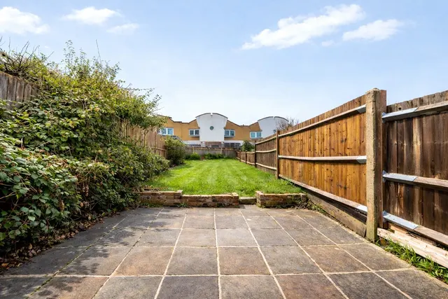 Photo 3 — Chesterfield Grove, SE22