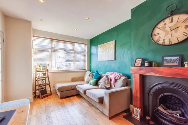 Photo 3 — Cowper Close, Welling