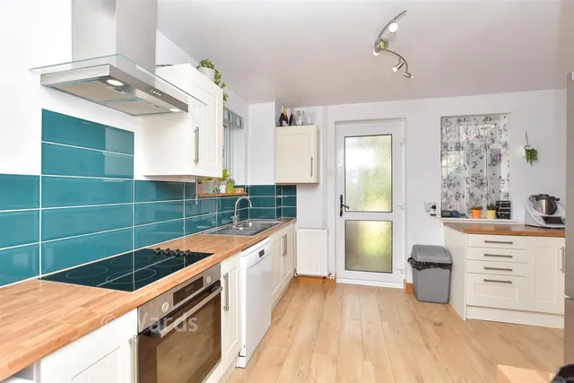 Blenheim Road, Sittingbourne, ME10, photo 2