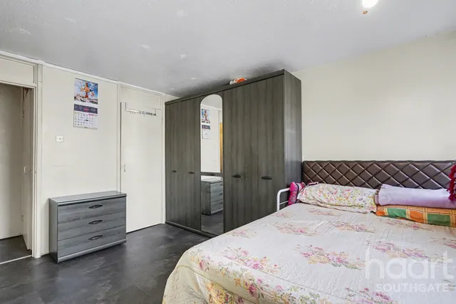The Sandlings, London, N22, photo 2