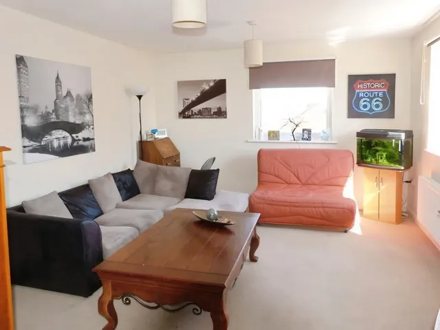 Longhorn Avenue, Gloucester, GL1, photo 2