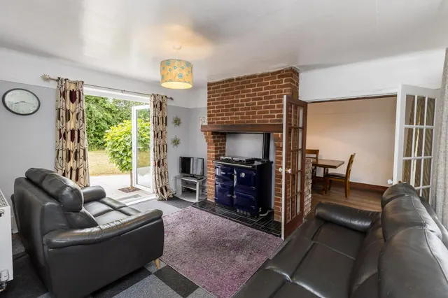Croeshowell Lane, Wrexham, LL12, photo 2