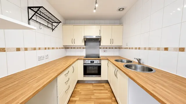 Coombe Hill Crescent, Thame, OX9, photo 1