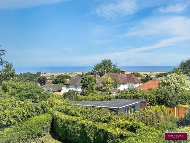 Photo 3 — West Avenue, Prestatyn, Denbighshire, LL19 9EY