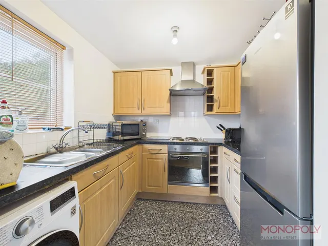 Pendinas, Wrexham, LL11, photo 2