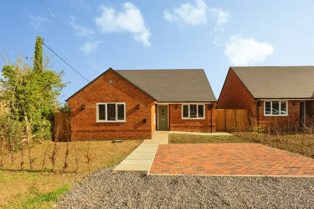 Eythrope Road, Stone, Aylesbury, photo 1