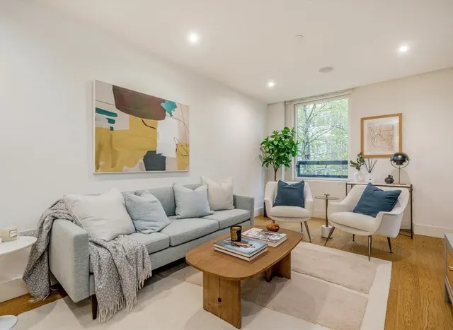 Upper Richmond Road, Putney, SW15, photo 1