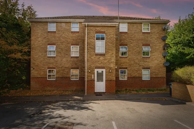 Mounts Road, Greenhithe, DA9, photo 1