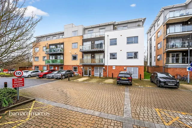 Talbot Close, Mitcham, photo 1