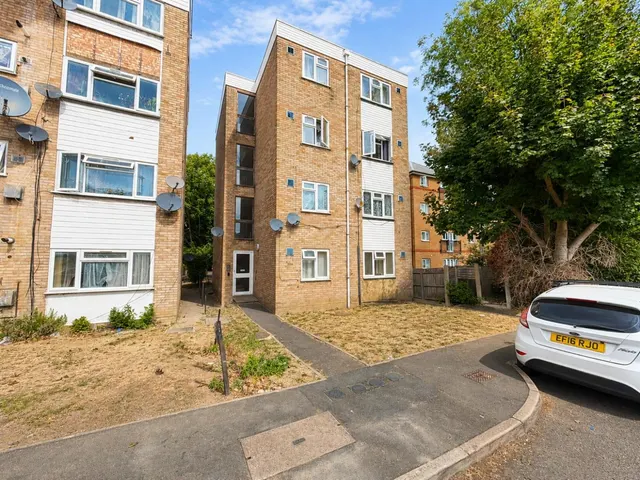 Staines Road, Hounslow, TW3, photo 3