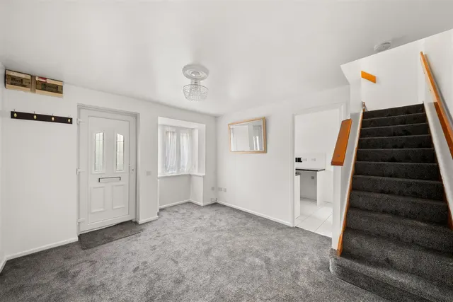 Beaulieu Close, Hounslow, photo 3