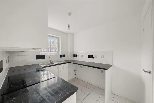 Beaulieu Close, Hounslow, photo 2