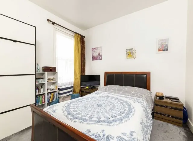 Photo 3 — Eastbury Grove, Chiswick, W4