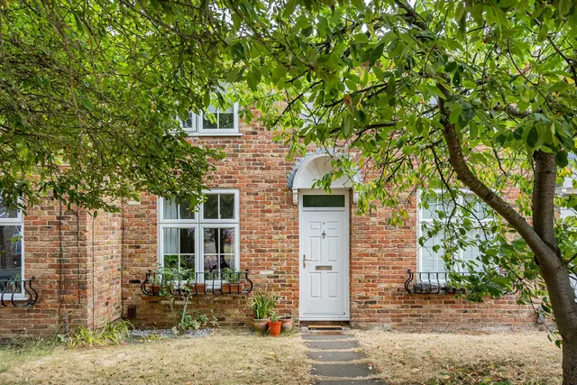 Larkfield, Cobham, KT11, photo 1