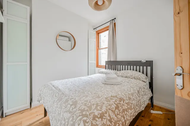 Photo 3 — 95 Birkbeck Mansions, Birkbeck Road, London