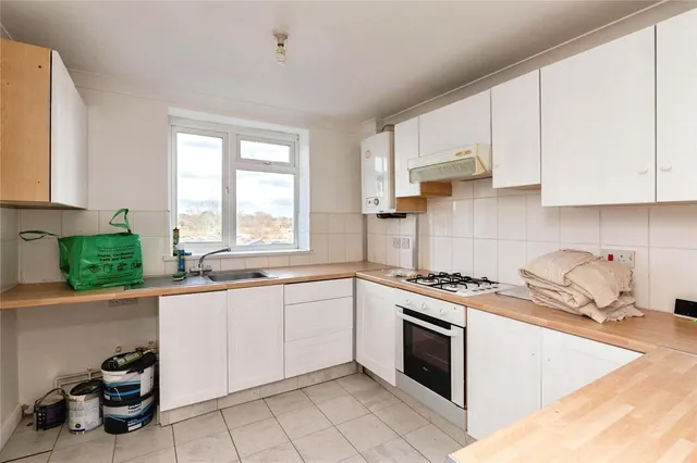Photo 3 — Timberlog Lane, Basildon, Essex, SS14