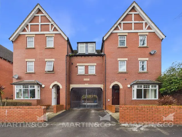Victorian Crescent, Doncaster, South Yorkshire, photo 1
