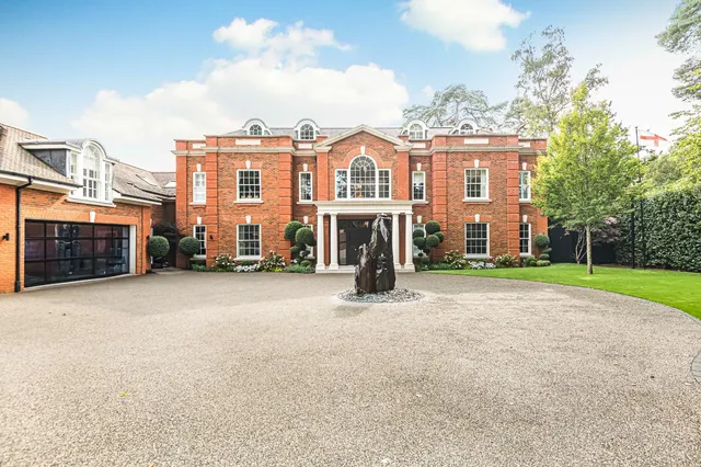 Abbots Drive, Virginia Water, GU25, photo 2