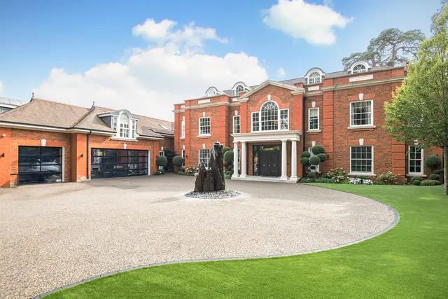 Abbots Drive, Virginia Water, GU25, photo 1