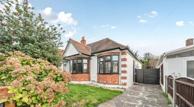 Photo 3 — Adelaide Gardens, Romford, RM6 6SS