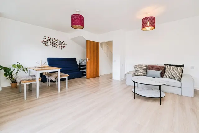 Davey Gardens, Barking, IG11, photo 2