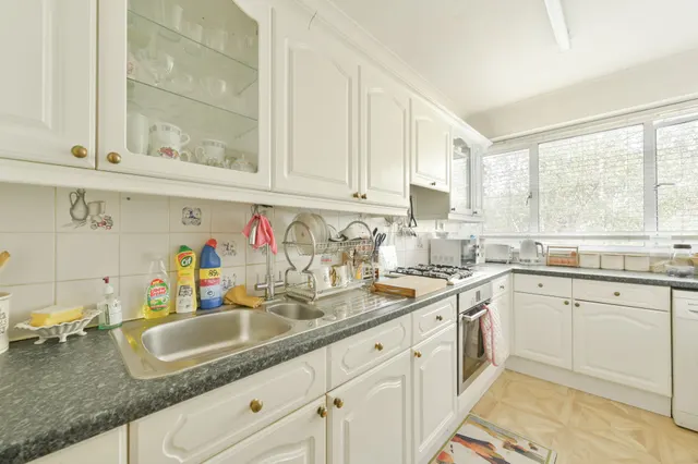 Photo 3 — 165 Glamorgan Court, Copley Close, London