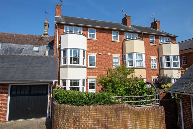 High Street, Saffron Walden, CB10, photo 1