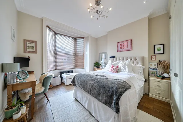 Photo 2 — Chivalry Road, Battersea, London, SW11