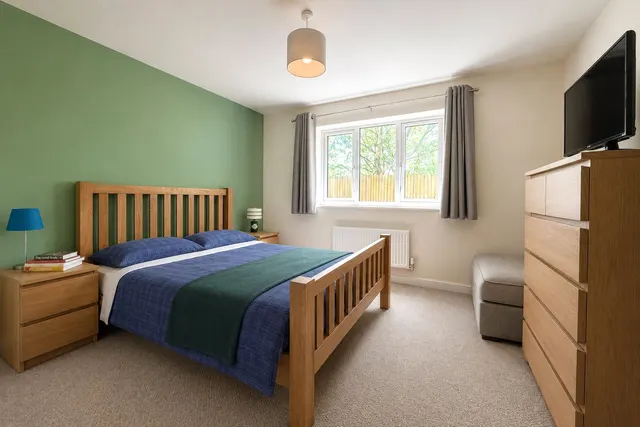 Photo 3 — Coxwell Avenue, Farnborough, Hampshire, GU14 6FT