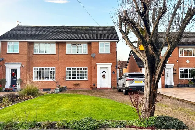 Vernon Close, Stockport, photo 1