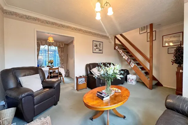 Vernon Close, Stockport, photo 2