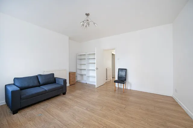 Photo 3 — 115a Cannon Street Road, London