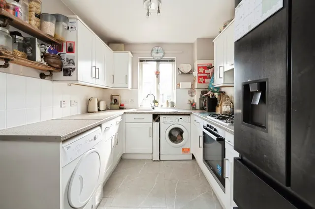 Norwood Close, Effingham, KT24, photo 2