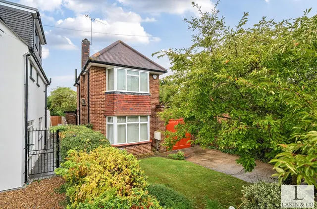 Hoylake Crescent, Ickenham, UB10 8JH, photo 1